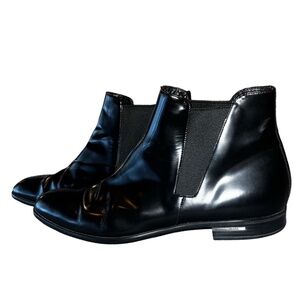 PRADA leather Chelsea Boot. Men’s size 11 TC 015 - pre-owned